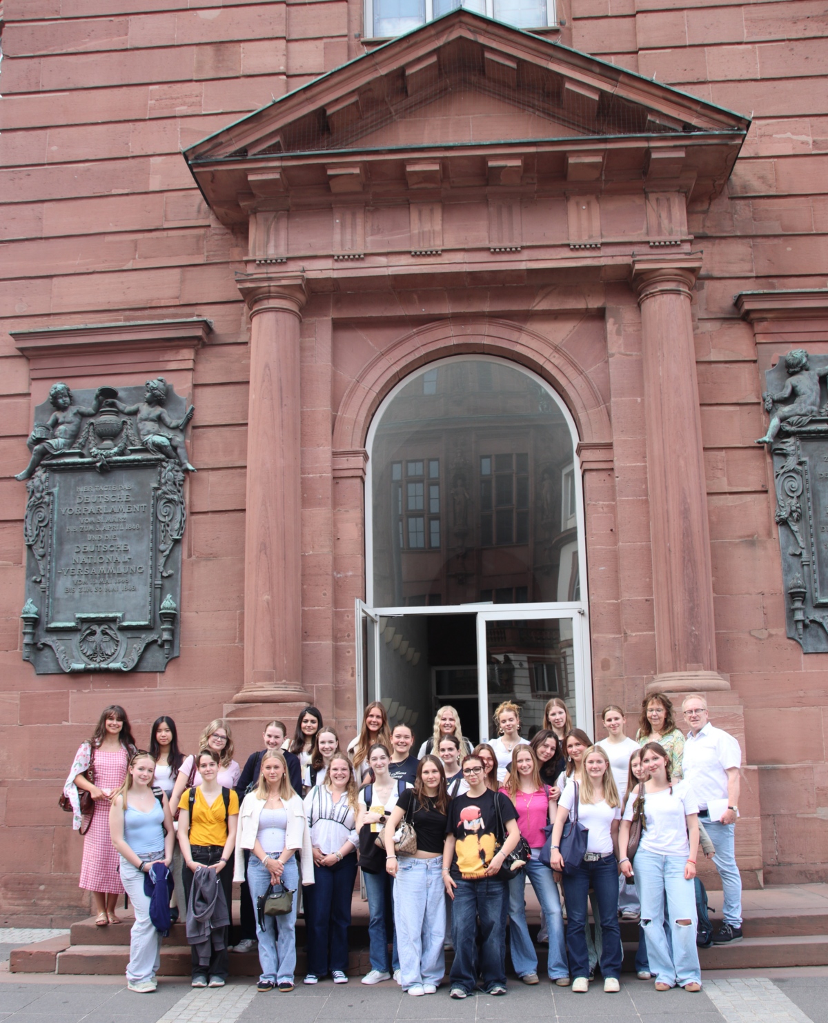 2026-06-01 Exkursion der Deutsch-LKs zu Goethehaus, Romantikmuseum, Paulskirche Frankfurt (6)