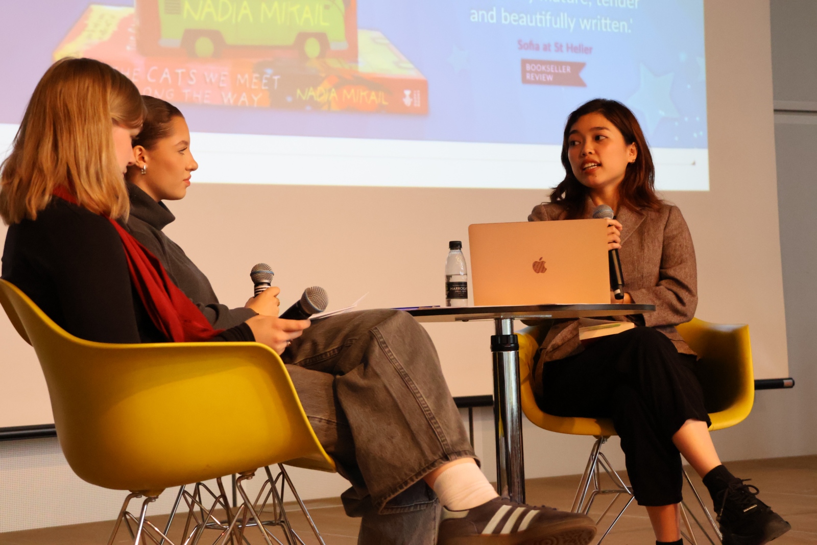 2025-10-10 Nadia Mikail - Lesung am ErzbGymnMarienbergNeuss_09