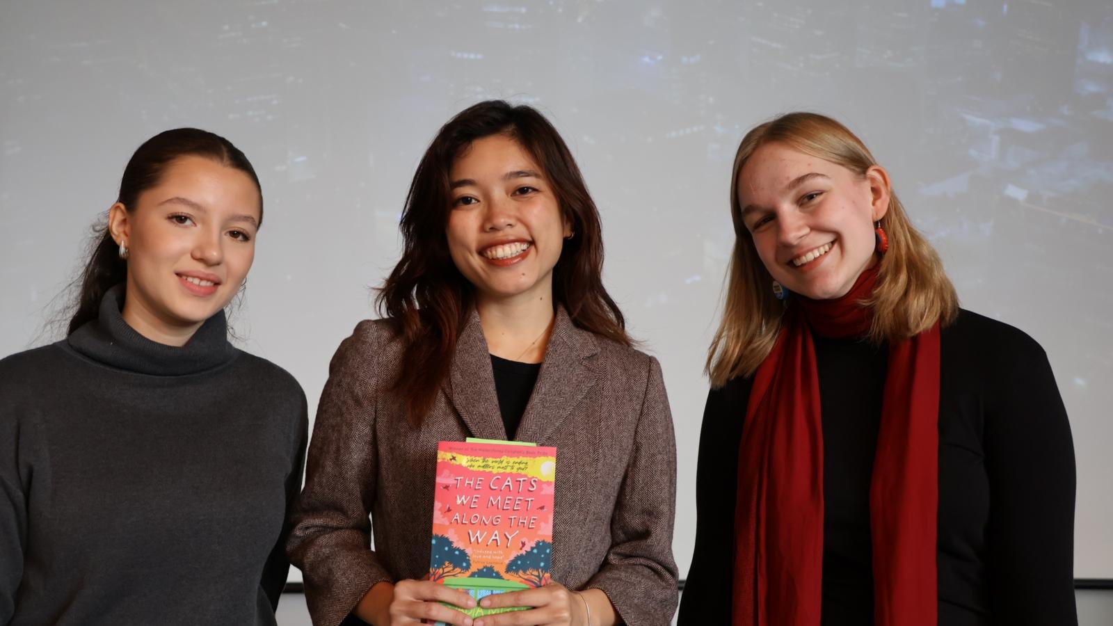 2025-10-10 Nadia Mikail - Lesung am ErzbGymnMarienbergNeuss_12