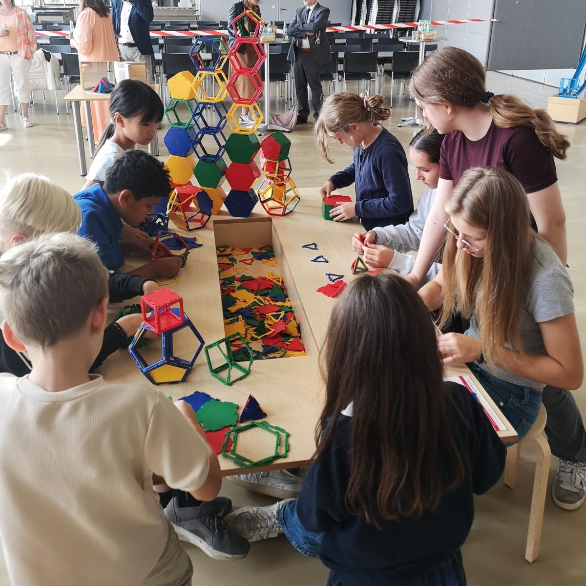 Mathematik-Wanderausstellung begeistert