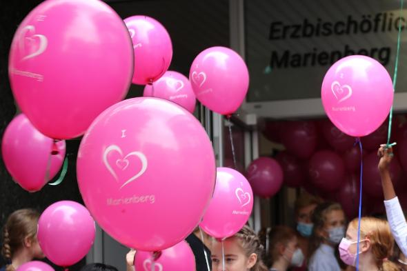 Neue 5er am Marienberg Luftballons Banner