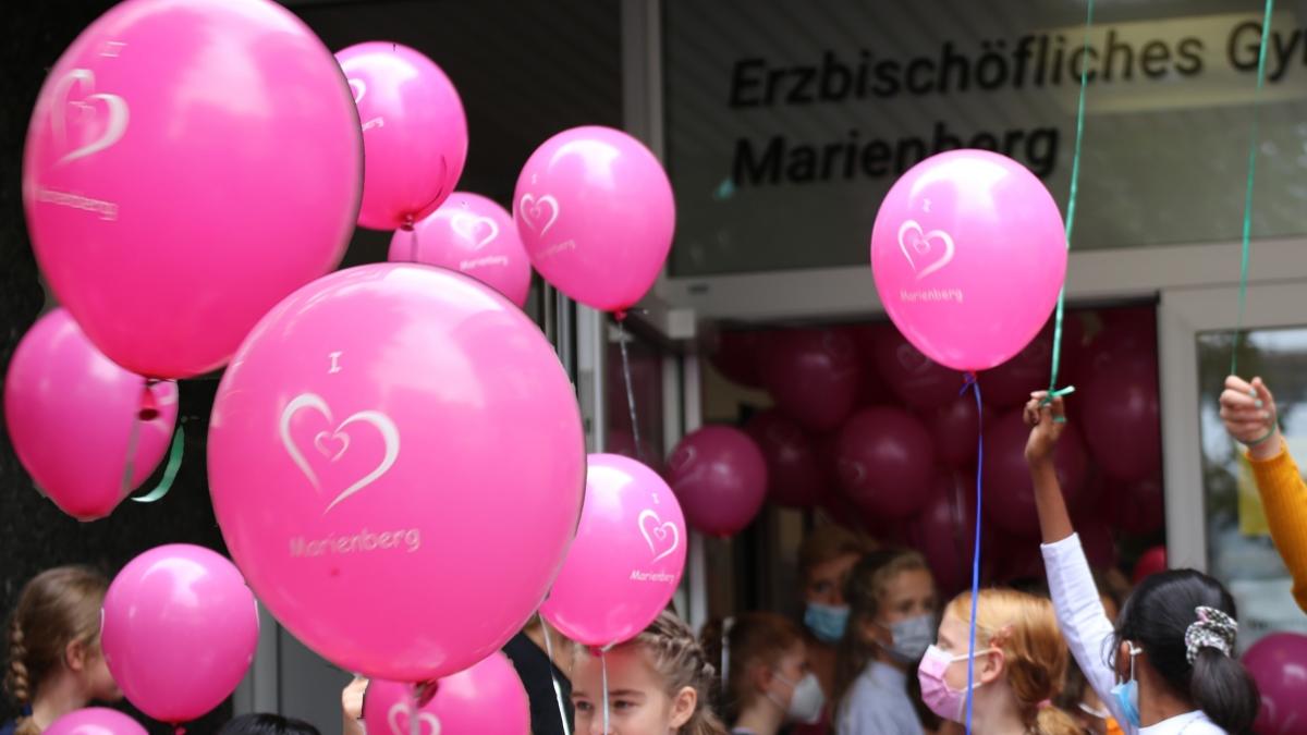 Neue 5er am Marienberg Luftballons Banner