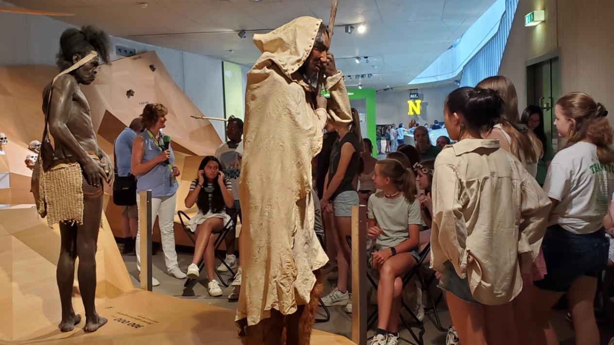 8c Neanderthal