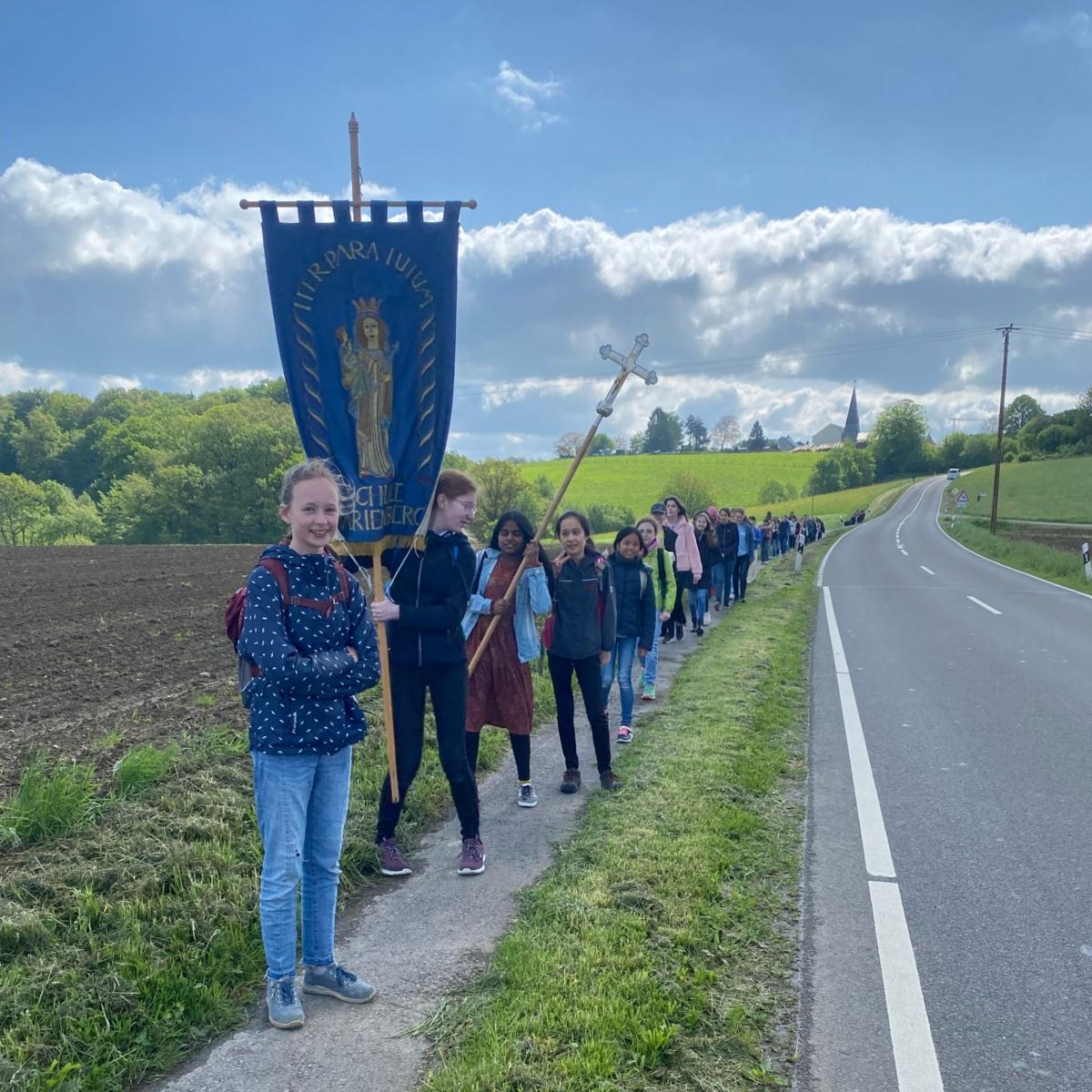 Wallfahrt für den Frieden in Richtung Altenberg 