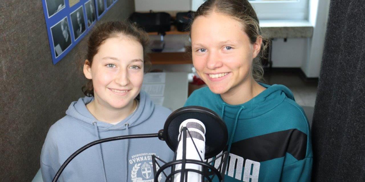 2023-10-24 Carla und Lena bei der Moderation
