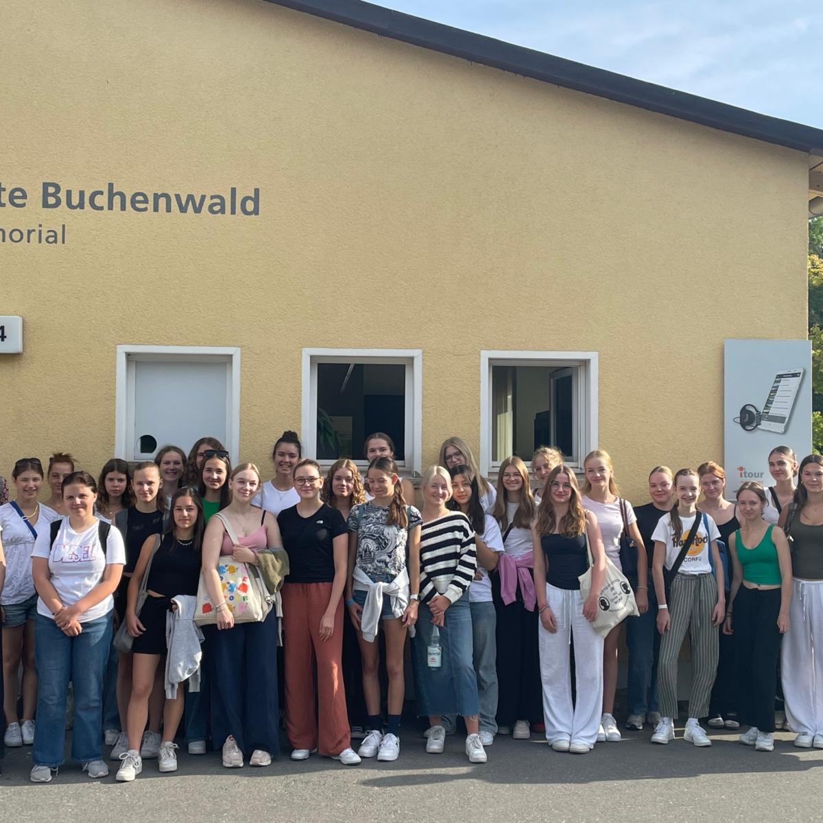 Fahrt zur Gedenkstätte Buchenwald der Jg. 10