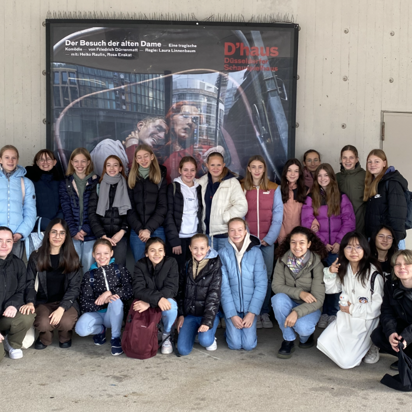 Kulissenführung und Theaterbesuch der 8d