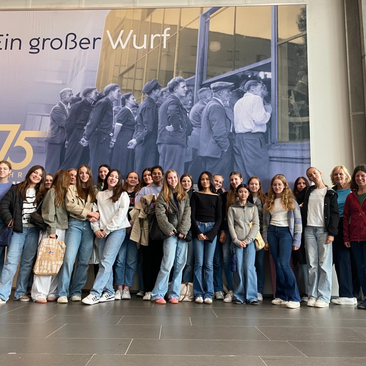 Die Klasse 8a im Haus der Geschichte Bonn